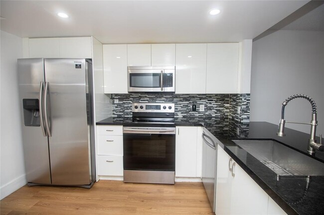 7200 NW 1st St, Unit 7200 in Plantation, FL - Building Photo - Building Photo