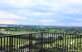 5300 NW 85th Ave in Doral, FL - Building Photo - Building Photo