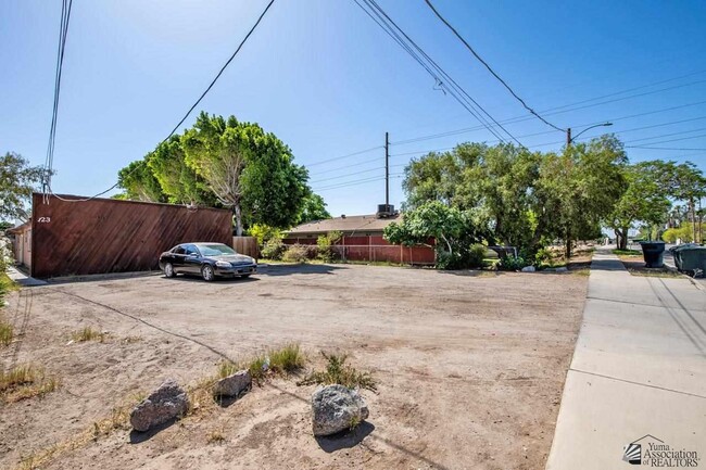 123 S Magnolia Ave in Yuma, AZ - Building Photo - Building Photo