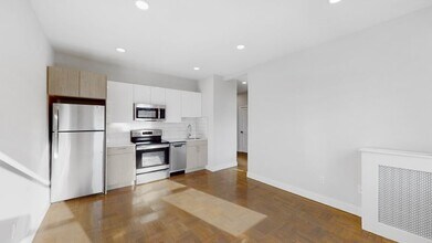 16-40 Queensberry Street in Boston, MA - Building Photo - Interior Photo