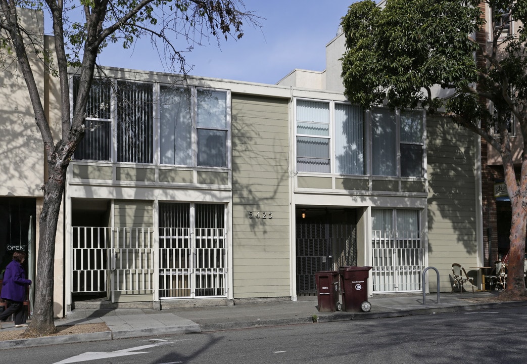 5425-5427 College Ave in Oakland, CA - Foto de edificio