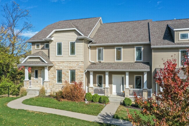 Cardinal Pointe in Iowa City, IA - Building Photo - Building Photo