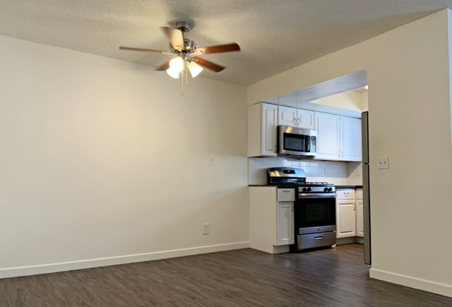 property at 1012 E Acacia Ave