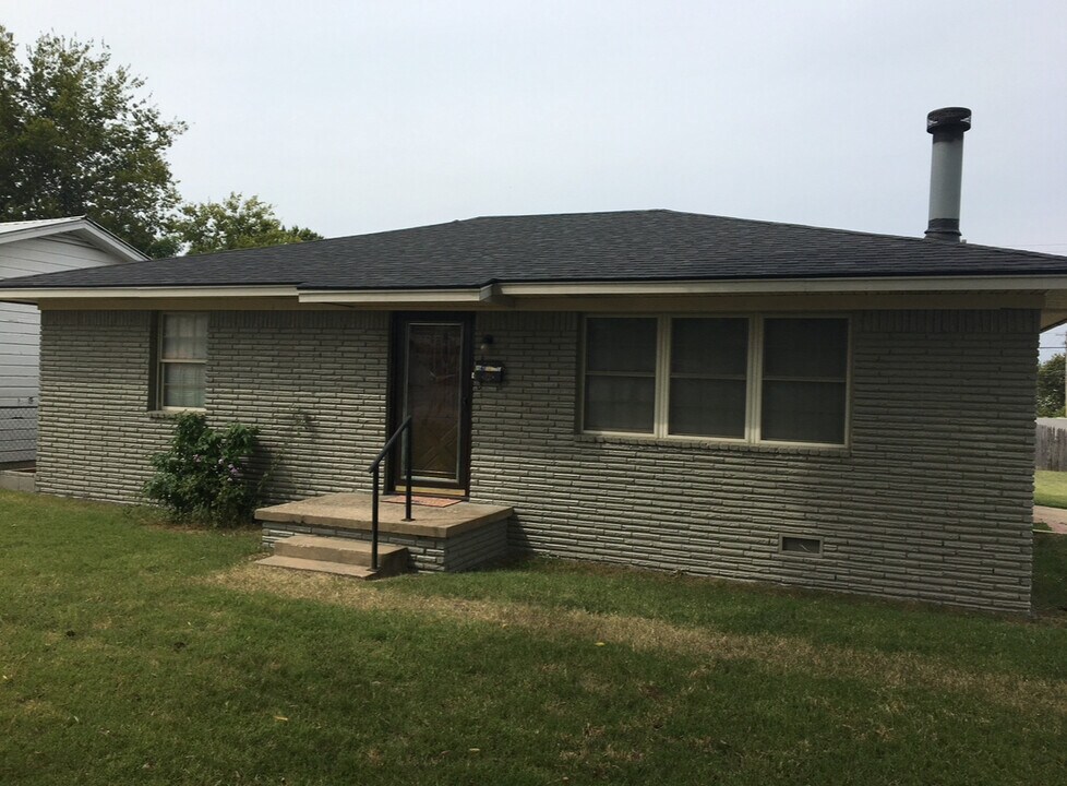 702 S Mission St in Sapulpa, OK - Building Photo