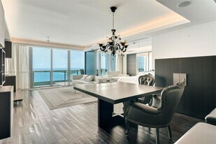 1331 Brickell Bay Dr, Unit 3903 in Miami, FL - Building Photo