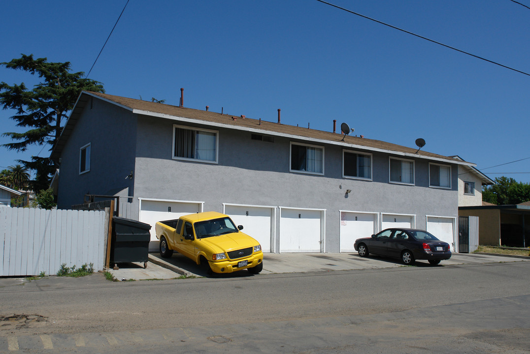 516 Massachusetts Ave in Vista, CA - Building Photo