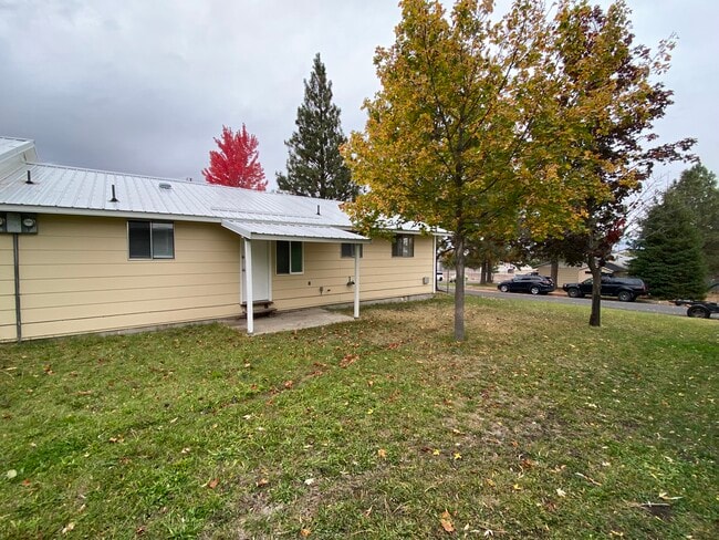 1808 Taurus Ave in La Grande, OR - Building Photo - Building Photo