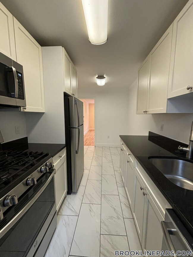 84 St Paul St in Brookline, MA - Building Photo - Building Photo