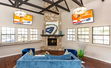 Madeira Apartments at Live Oak in Live Oak, TX - Foto de edificio - Building Photo