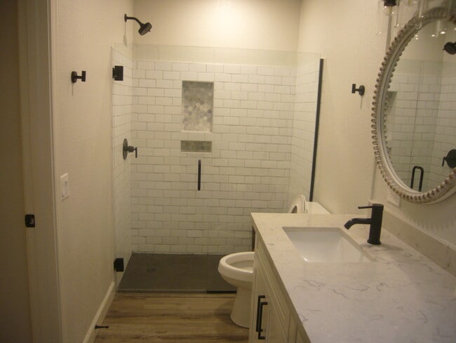 property at 2146 W Isabella Ave