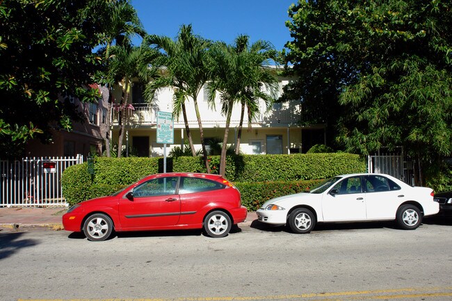 1568 Drexel Ave in Miami Beach, FL - Foto de edificio - Building Photo