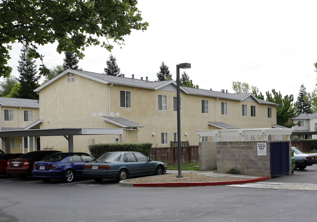 Mutual Housing at Sky Park in Sacramento, CA - Building Photo