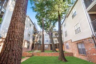 The Gardens Apartments in Houston, TX - Building Photo - Building Photo