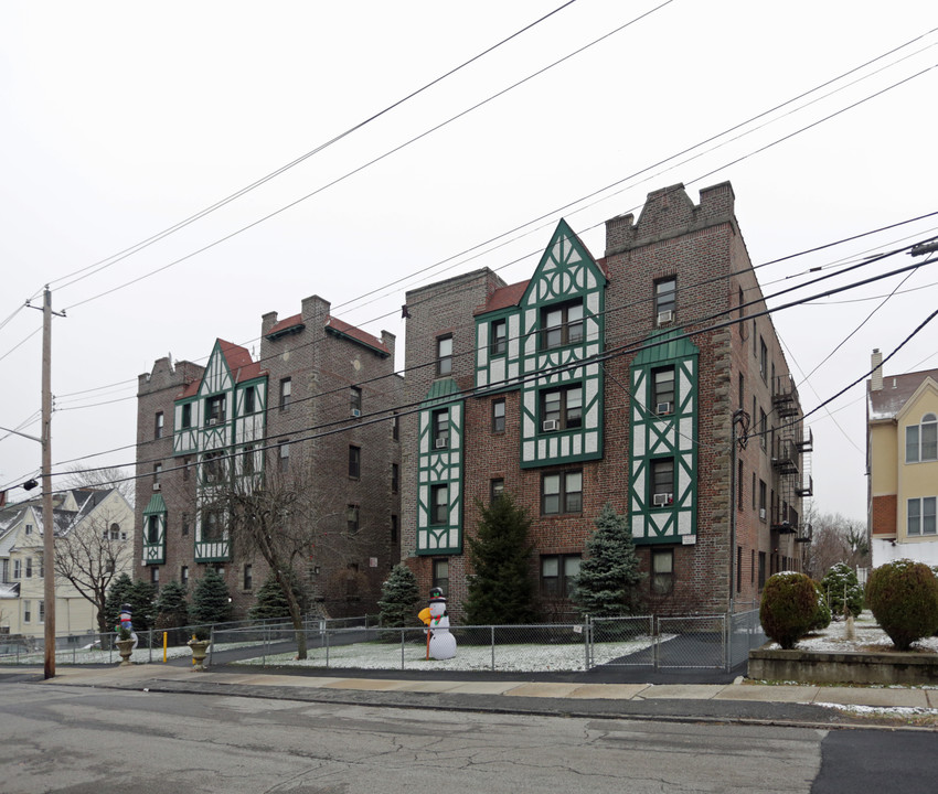 102 Elm Ave in Mount Vernon, NY - Building Photo