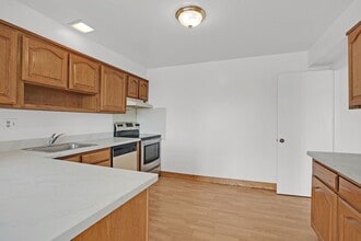 164 Oxford Ln in San Bruno, CA - Building Photo - Building Photo