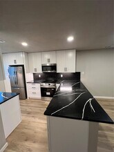 202 Dahlberg Blvd in Taylor, TX - Building Photo - Building Photo
