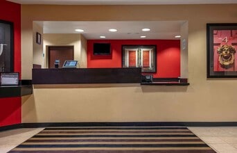 Furnished Studio-Pittsburgh - West Mifflin in West Mifflin, PA - Foto de edificio - Building Photo