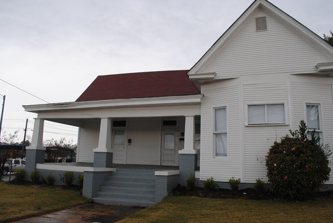 914 1st Ave in Opelika, AL - Building Photo