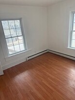 298 Pine St, Unit 1 in Gardner, MA - Building Photo