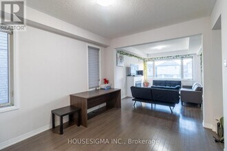 139 Fairey Cres in Hamilton, ON - Building Photo - Building Photo