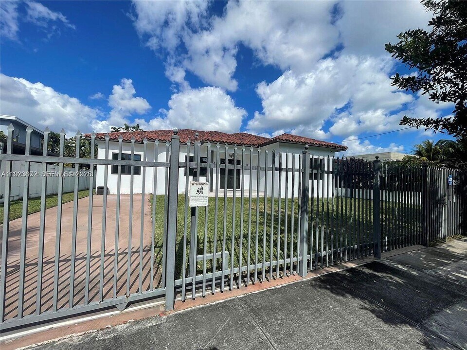 1233 SW 17th Terrace in Miami, FL - Building Photo