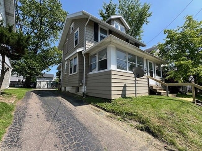 1155 Big Falls Ave in Akron, OH - Building Photo - Building Photo