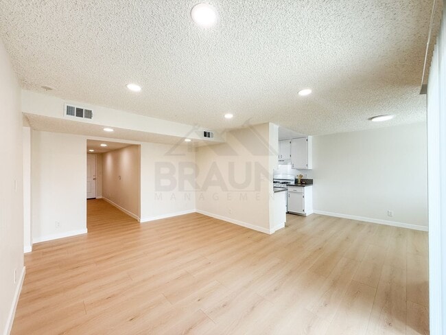 221 W Elm Ave, Unit C