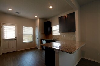 2091 Olivia Dr in New Braunfels, TX - Foto de edificio - Building Photo