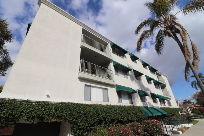 355 Coronado Ave in Long Beach, CA - Foto de edificio - Building Photo