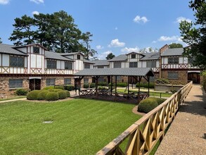 Brittany Arms Apartments in Hattiesburg, MS - Building Photo - Building Photo