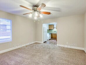 327 S Ponca Ave in Norman, OK - Foto de edificio - Building Photo
