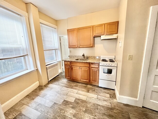 280 Cross St in Malden, MA - Foto de edificio - Building Photo