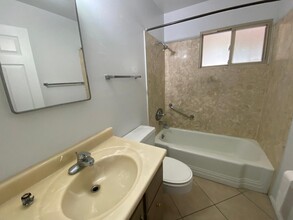 8002 E Timrod St in Tucson, AZ - Foto de edificio - Building Photo