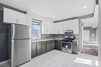 388 S 11th St in Newark, NJ - Building Photo - Building Photo