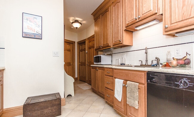 145 Charles St, Unit 1 in Boston, MA - Foto de edificio - Building Photo