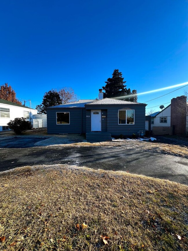 915 S 32nd Ave in Yakima, WA - Building Photo - Building Photo