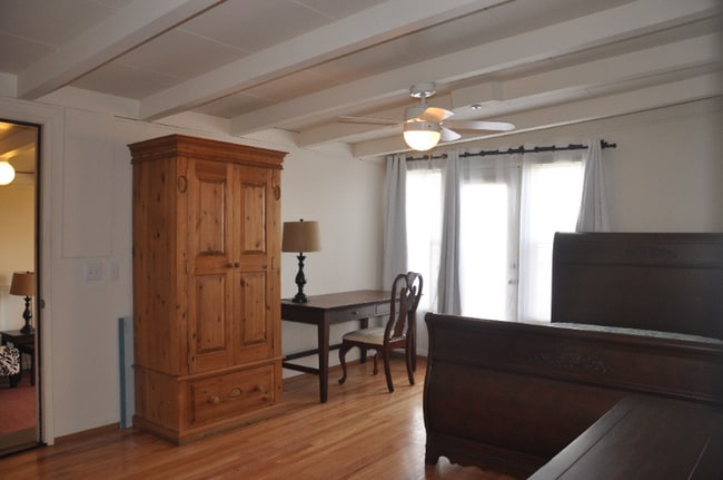 property at 934 E Duane Ave