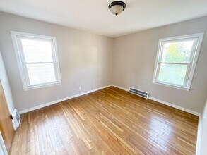 15000 Krems Ave in Maple Heights, OH - Building Photo - Building Photo
