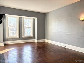 247 W Utica St in Buffalo, NY - Building Photo - Building Photo