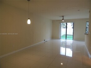 3344 W 91st Terrace in Hialeah, FL - Building Photo - Building Photo