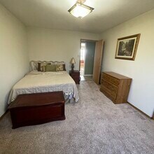 18668 Olive Street Rd in Chesterfield, MO - Foto de edificio - Building Photo