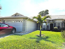 2547 Estancia Blvd in Clearwater, FL - Building Photo