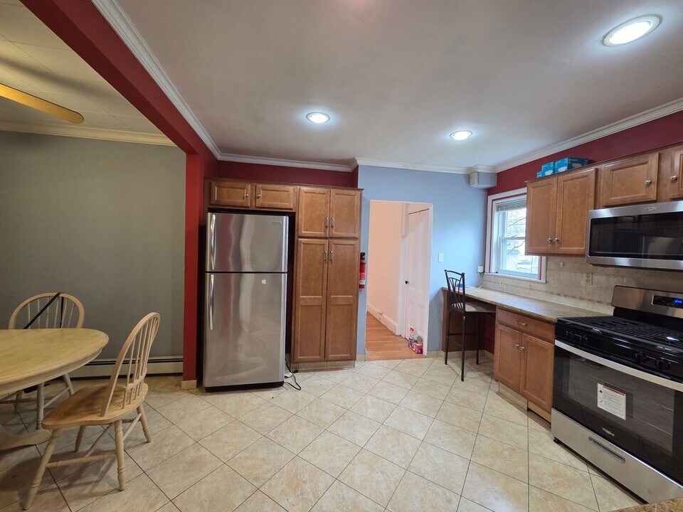 289 Burgess Pl in Clifton, NJ - Building Photo