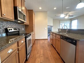 6218 Shadyview Ln N in Maple Grove, MN - Building Photo - Building Photo