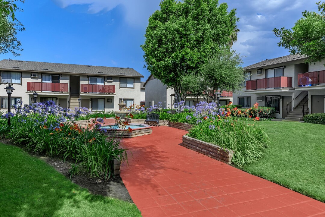 Del Amo Apartment Homes in Anaheim, CA - Building Photo