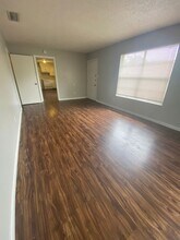 2014 Holland Ave in Austin, TX - Building Photo - Building Photo