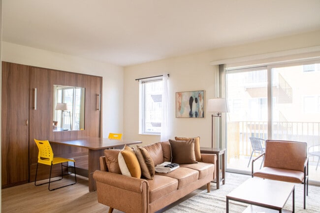 1031 S 1st St, Unit SI ID1515272P in Milwaukee, WI - Foto de edificio - Building Photo