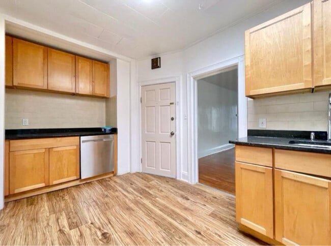 163 Glenwood Ave in Jersey City, NJ - Building Photo - Building Photo