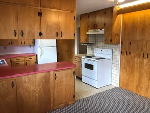645 SW James Pl, Unit A in Pullman, WA - Foto de edificio - Building Photo