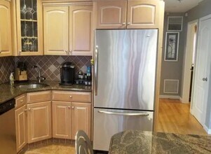 185 Elm St-Unit -1st floor in Elmwood Park, NJ - Building Photo - Building Photo